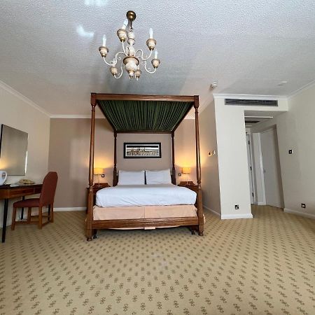 บรูค โมลลิงตั้น บานาสเตอร์ โฮเต็ล แอนด์ สปา Hotel เชสเตอร์ ภายนอก รูปภาพ