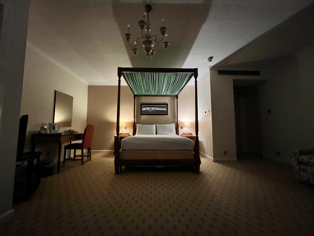 บรูค โมลลิงตั้น บานาสเตอร์ โฮเต็ล แอนด์ สปา Hotel เชสเตอร์ ภายนอก รูปภาพ