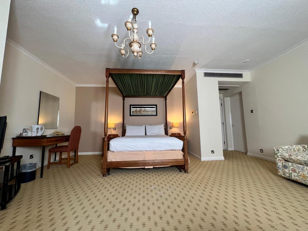 บรูค โมลลิงตั้น บานาสเตอร์ โฮเต็ล แอนด์ สปา Hotel เชสเตอร์ ภายนอก รูปภาพ